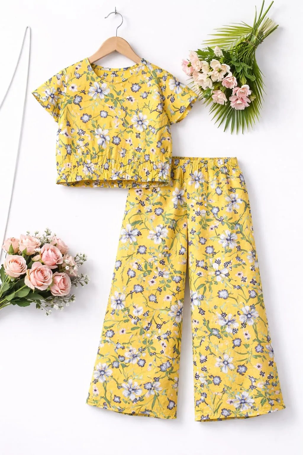 White Sun Flowers Print Yellow Skate Fish- Girls